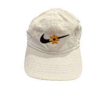 Nike Baby Girls Curved Brim Adjustable Baseball Cap White - (1 - 2T)